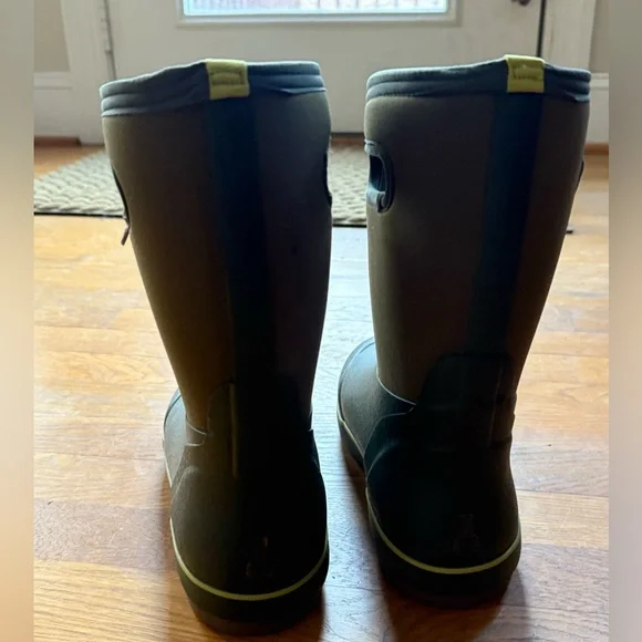 Kids Unisex Green Bogs Boots big kids size 6 nearly new - Picture 3 of 14